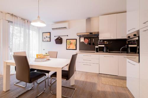 Kitchen, Siepelunga Nest in Other