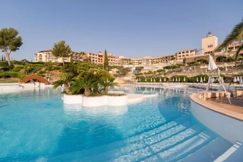 Appartement Premium Genius - Chambre separee -vue Mer -Jardin Cloture -Terrasse -Parking - Piscine C in Saint-Raphael