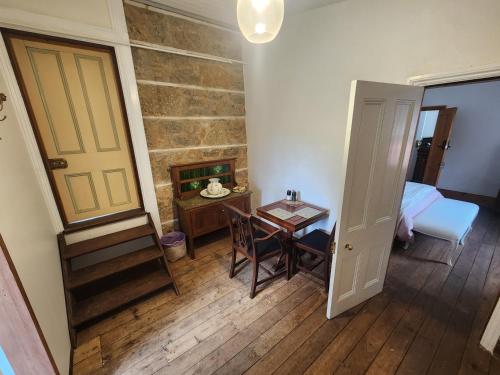 Viveash - Historic accommodation with Ensuite in Hoddys Well