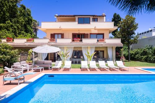 Villa Castelforte, con piscina a Mondello