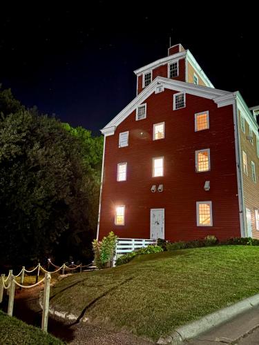 Potter’s Mill - 6 Bedrooms/Baths in Bellevū (IA)