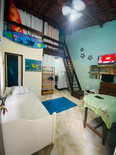 Shared lounge/TV area, Ikaia Surf House in Praia de Itamambuca