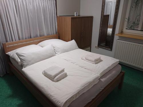 睡床, Ferienwohnung Erlangen Urlaub mitten in Franken in 瓦亨羅特