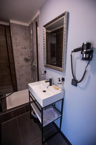 Hotel Rosengarten Kehl Room Type - Double Room with Balcony