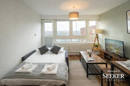 2 Bed w/Terrace in Shepherd’s Bush •Near Westfield - image 12