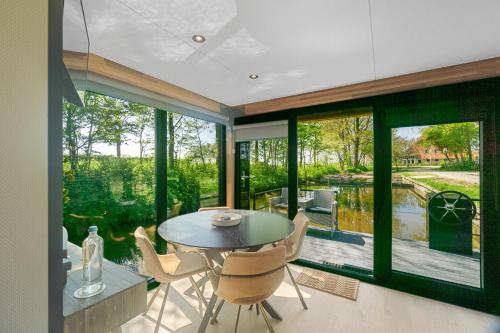  Houseboats Pean-buiten Weidum in Weidum