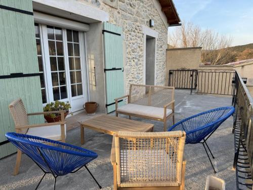 Mas provençal climatisé entièrement rénové au calme 8 pers (Mas provencal climatise entierement renove au calme 8 pers) in Montbrison-sur-Lez