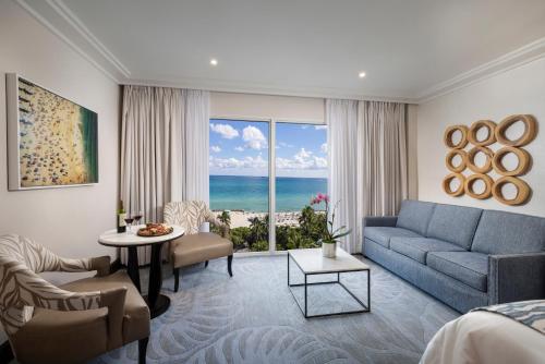 Deluxe Oceanfront King