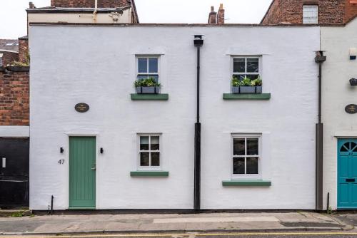 Central 4 beds with Free parking, Liverpool