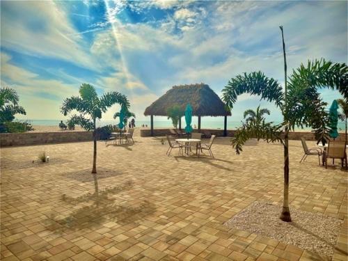 A Beach Retreat on Casey Key in Venice, USA