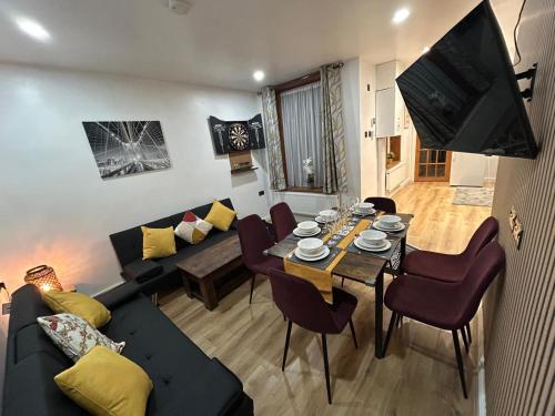 Minstead Houses - 5 Bedroom Contractor House Sleeps 9 Parking for 2 Vans Near Bromford Duddeston For – khách sạn tại Thị trấn Perry Common