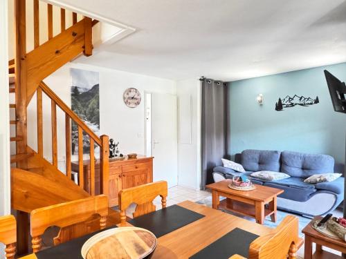 T2 bis 40M2 5P. Vue. Balcon. Parking. Piscine été.