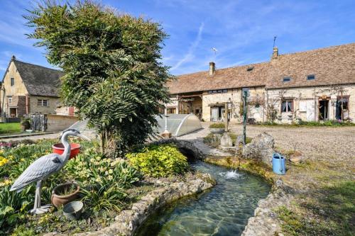 L'Auberge de la fontaine "Gîte Nyméa" et "Gîte L'Avérine" (L'Auberge de la fontaine "Gite Nymea" et "Gite L'Averine") in Fontaine Sous Jouy