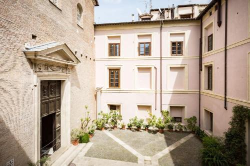 Charming Colosseo Apartment - image 4