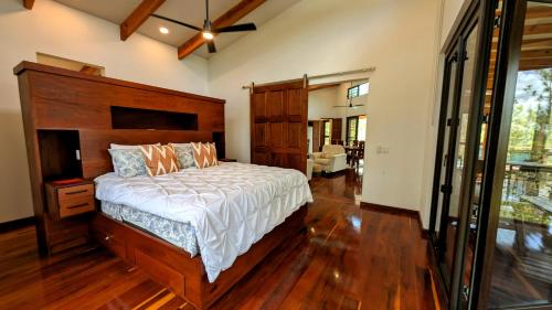 Elevated Off Grid Villa • Private Pool • waterfall in Blancaneau