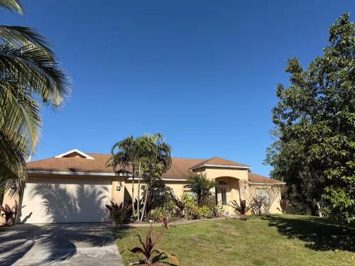 Quiet Naples retreat suite with pool - 1 or 2 bedrooms in Orangetree (FL)