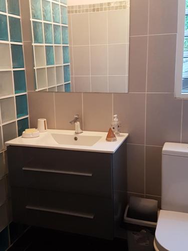 Баня, Charmant logement in Lamentin