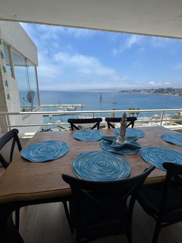 Oceanfront Concon Yacht Club Apt in Concon