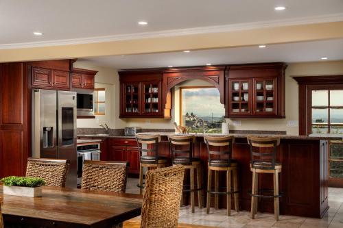 Stunning View Estate with Pool & Game Room in 拉米薩