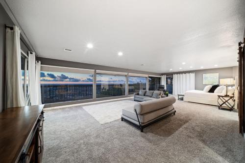 Stunning View Estate with Pool & Game Room in 拉米薩