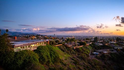 Stunning View Estate with Pool & Game Room in 拉米薩