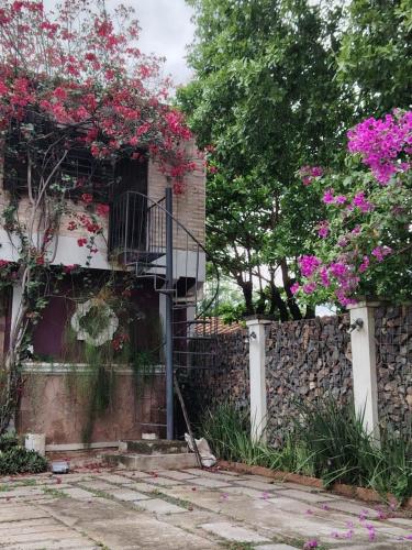 HOSTAL PURAHEI ROGA - Habitaciones independientes con Baño y comedor compartido