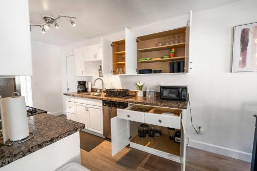 Facilities, 3BR Family Fun Home, Pool, Air Hockey&Patio Dining in Otay