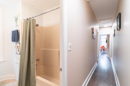 浴室, Princeton Einstein Boutique Stay in 普林斯頓市中心