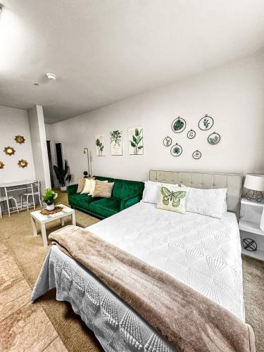 Luxury ApartStudio Marina Del Rey Pool, Gym, Parking, Jacuzzi, BBQ, Los Angeles