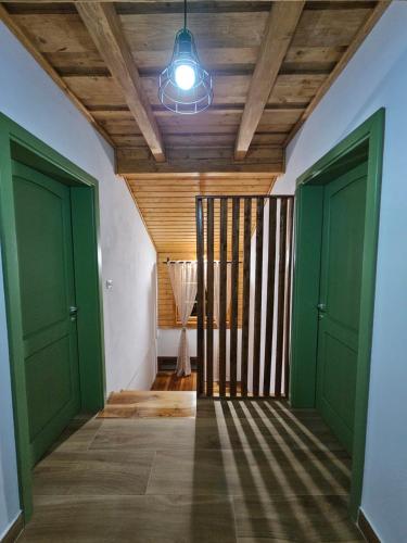 Casa din fagi in Munună