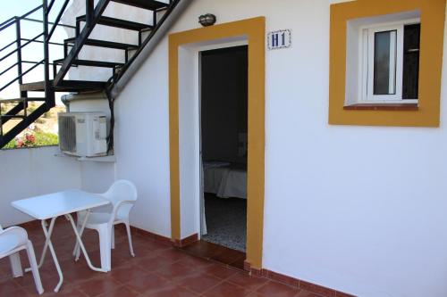 Basic Twin Room room in Apartamentos Bolonia Paraiso