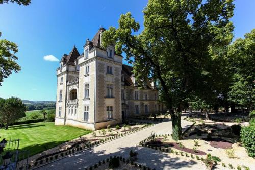 photo chambre Domaine du Château de Monrecour - Hôtel et Restaurant - Proche Sarlat