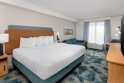 1 king bed, 1 sofa bed