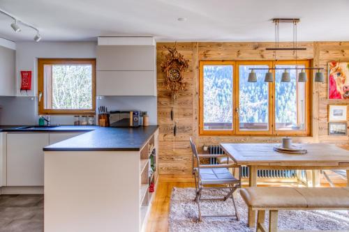 Cosy Flat Steps to Cable Car in Champéry, Schweiz