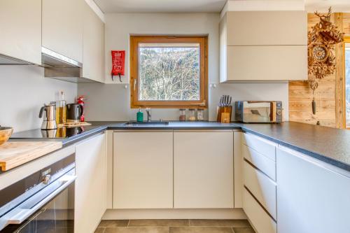 Cosy Flat Steps to Cable Car in Champéry, Schweiz