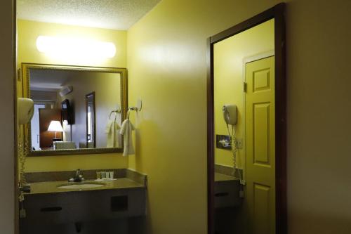 Travelodge by Wyndham Parsippany - image 10