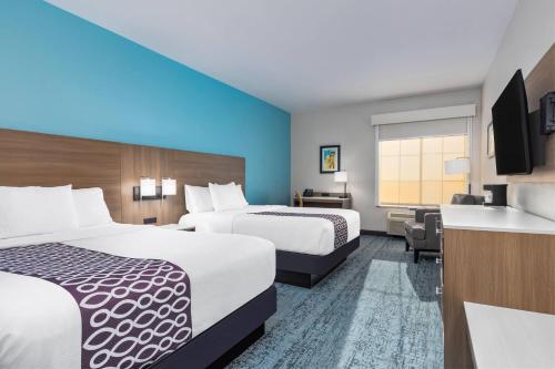 2 queen beds