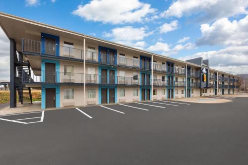 Exterior view, Super 8 by Wyndham Charleston WV in Charleston (WV)