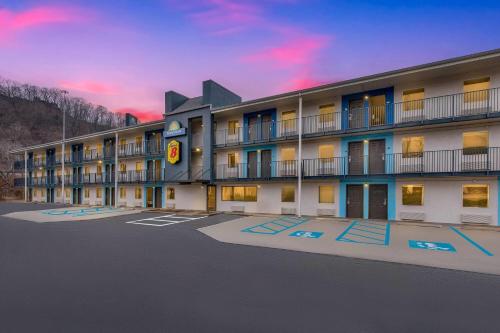 Exterior view, Super 8 by Wyndham Charleston WV in Charleston (WV)