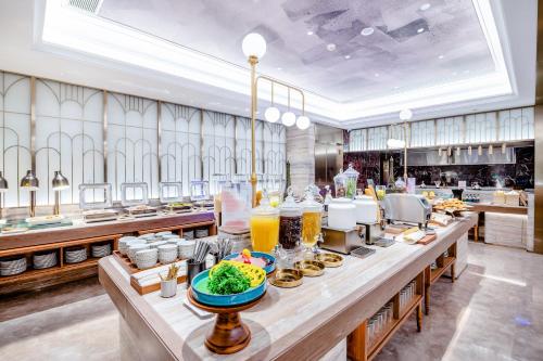 Ресторант, Mercure Chongqing Jiefangbei Hongya Cave in Чунцин