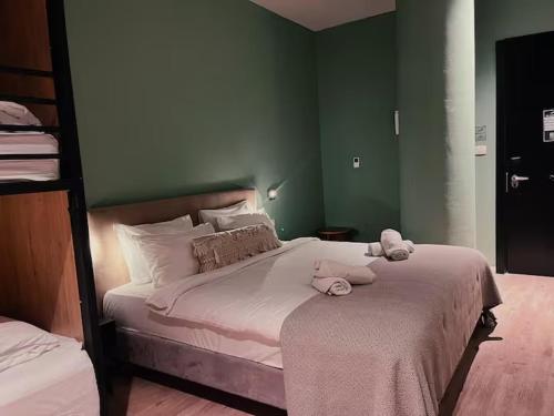 room detail thumbnail 2