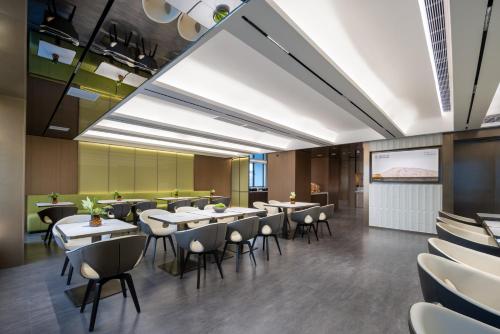 Restaurant, Atour Hotel Beihai Yintan Avenue in Yinhai
