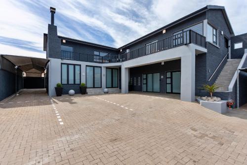 Grey Luxury Accommodation Langebaan - image 4