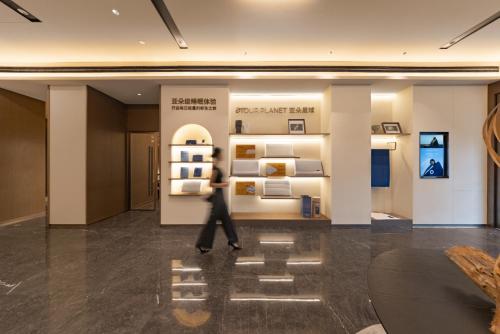 Atour Hotel Nanjing Gulou New City Plaza - image 3