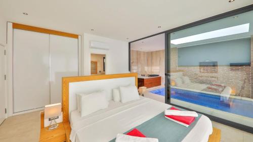 2 Bedroom Luxury Villa Private pool and Heated Indoor Pool - image 2