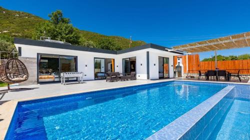 Sarıbelen 2 bedroom villa with private pool – khách sạn tại Gokceoren