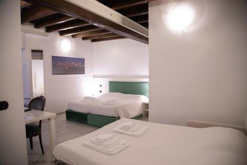 Flowers Apartments Rome City Center - image 12