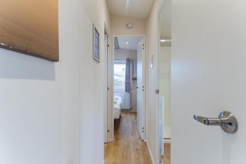 Welcome in - Chalet 'Vogel', Camping de Duinhoeve Burgh-Haamstede - Huisdiervrij in Nieuw-Haamstede