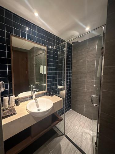 room detail thumbnail 2