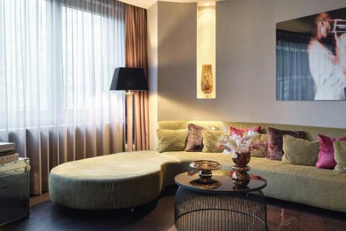 Roomers - image 13